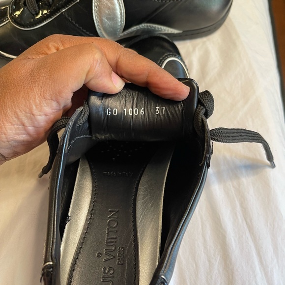 Authentic Louis Vuitton Ladies Sneakers, size (37) - Picture 7 of 16